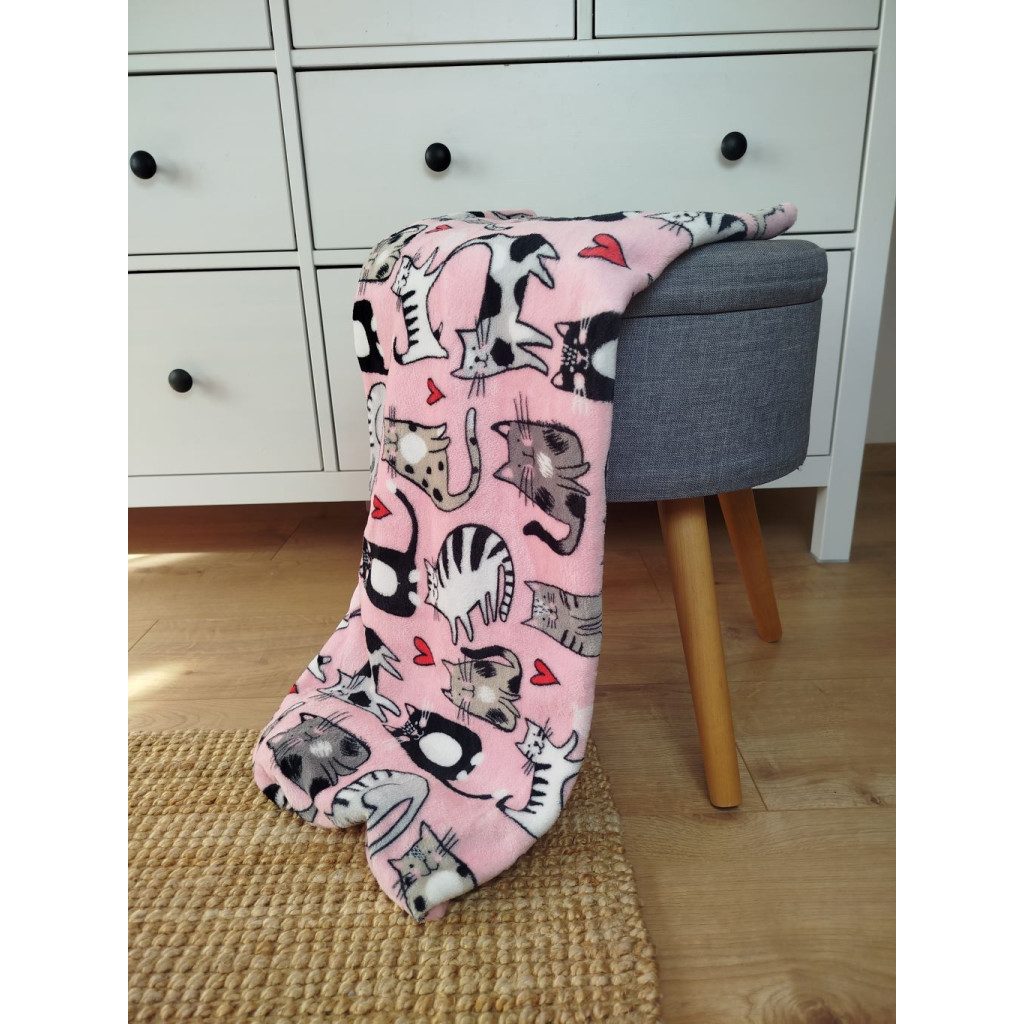 Pihe Puha babatakaró plüss anyagból - cica minta (75x120 cm)