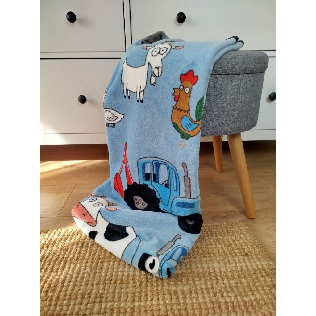 Pihe Puha babatakaró plüss anyagból - tehén + traktor minta (75x120 cm)