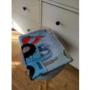 Pihe Puha babatakaró plüss anyagból - tehén + traktor minta (75x120 cm)