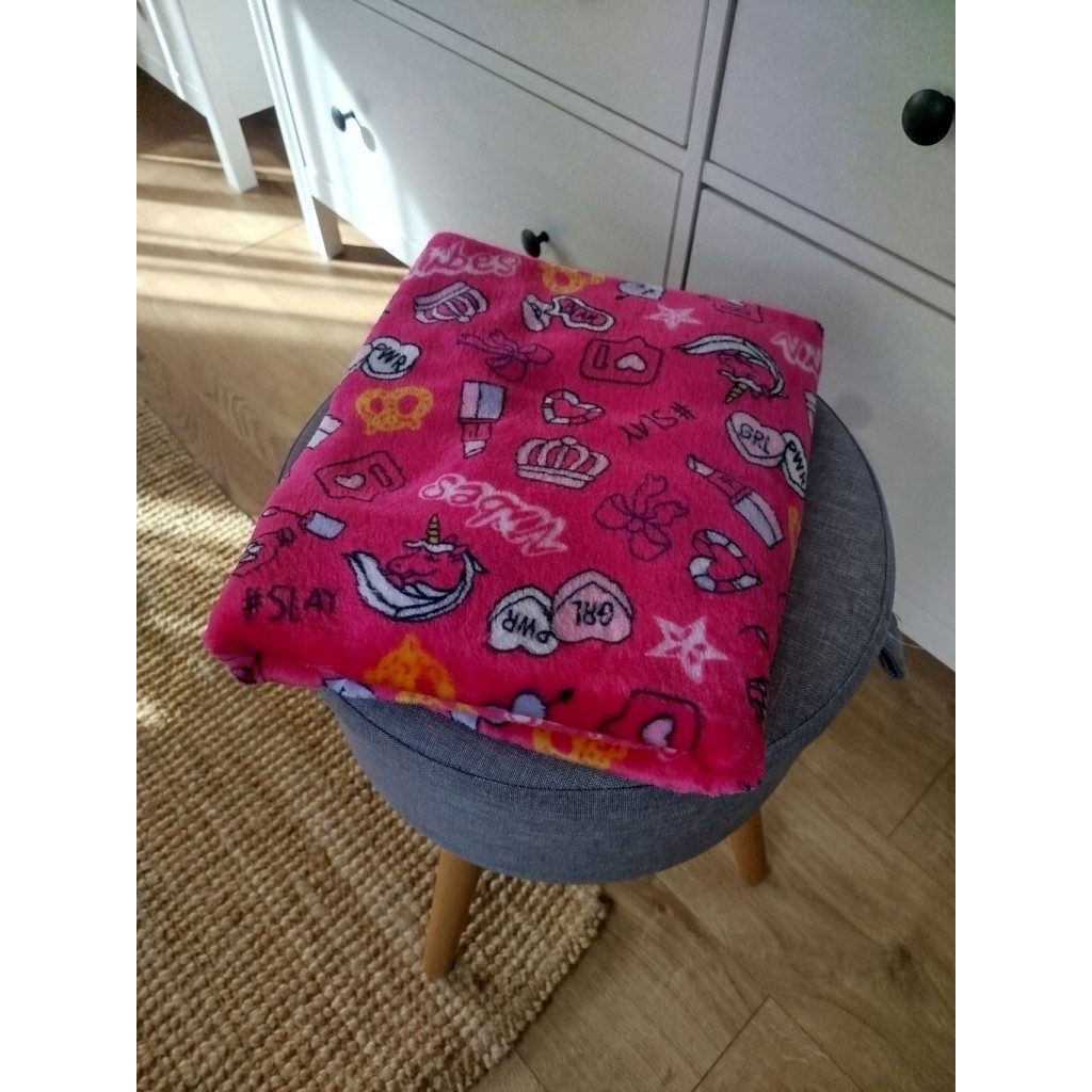 Pihe Puha babatakaró plüss anyagból - lányos pipere minta (75x120 cm)