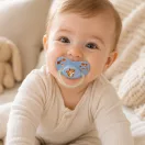 BabyBruin latex játszócumi világító karikával cseresznye cumival 1-es méret (Mókus)