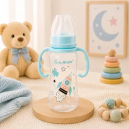  BabyBruin műanyag karcsúsított cumisüveg fogóval 240 ml (fiús)