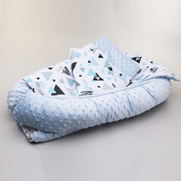 MauKids Újszülött szett: babafészek, takaró, pelenkázó szett - Háromszögek (kék) - minky