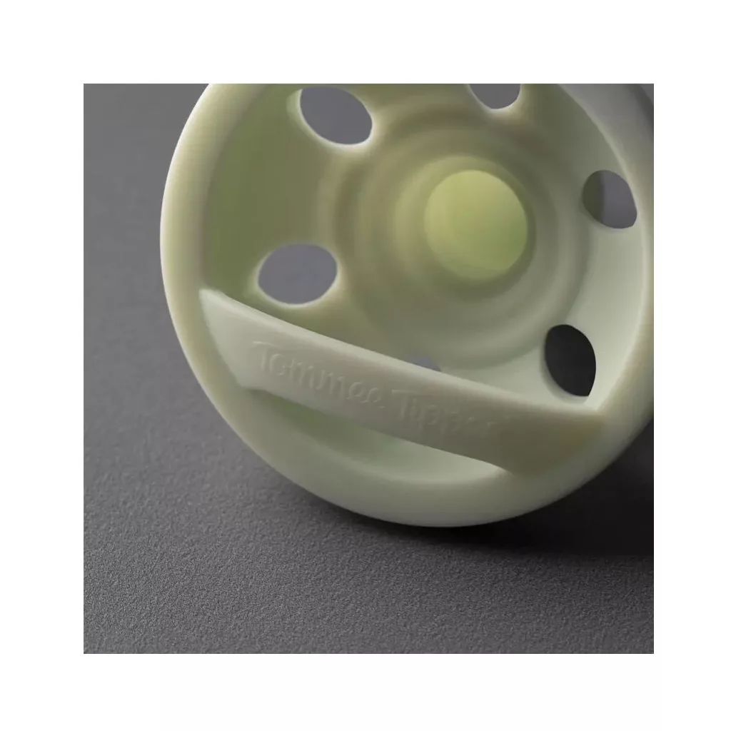 Tommee Tippee Breastlike anyamell formájú cumi 0-6 hó 2 db (zöld-sárga)