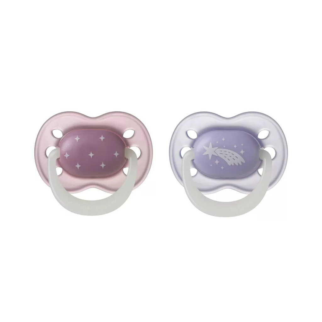 Tommee Tippee Night Glow éjszakai nyugtató cumi sterilizáló tokkal 0-6 hó 2 db