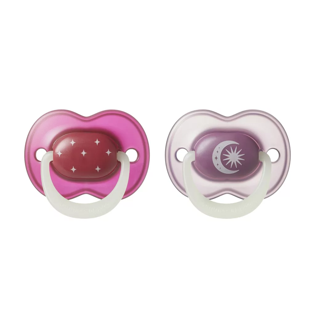 Tommee Tippee Night Glow éjszakai nyugtató cumi sterilizáló tokkal 18-36 hó 2 db