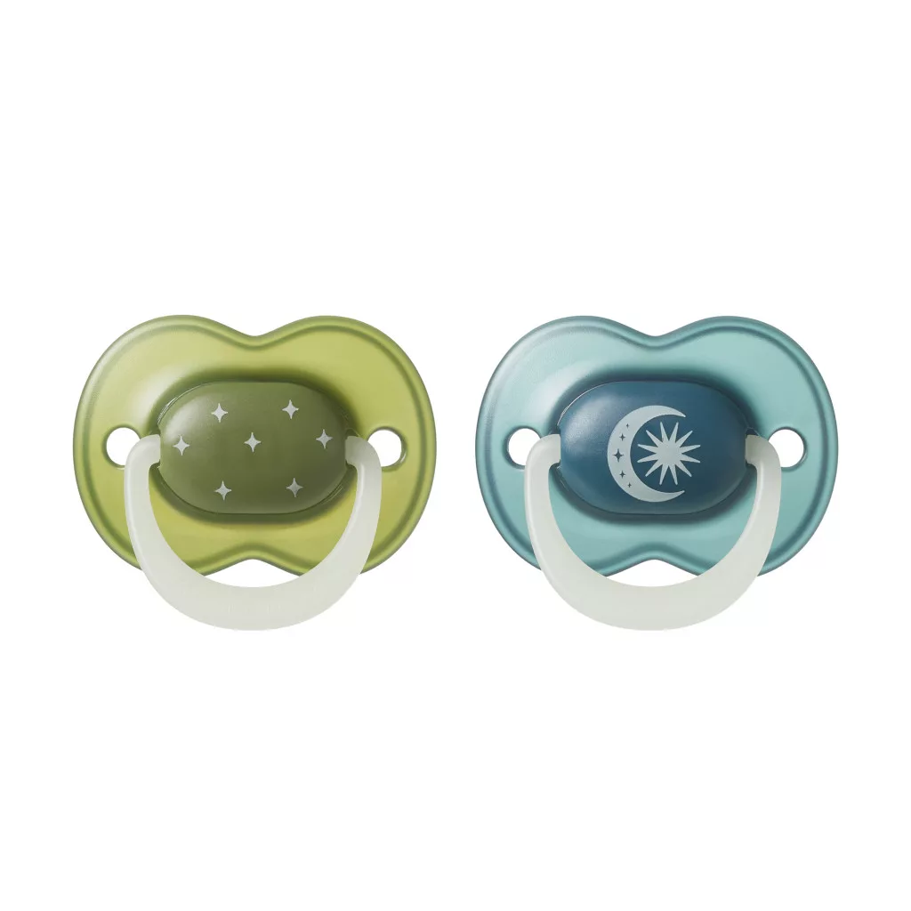 Tommee Tippee Night Glow éjszakai nyugtató cumi sterilizáló tokkal 18-36 hó 2 db