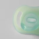 Tommee Tippee Ultra Light Night Glow éjszakai cumi sterilizáló tokkal 0-6 hó 2 db