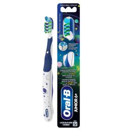 Oral-B Junior fogkefe 6-12 éveseknek (1 db)