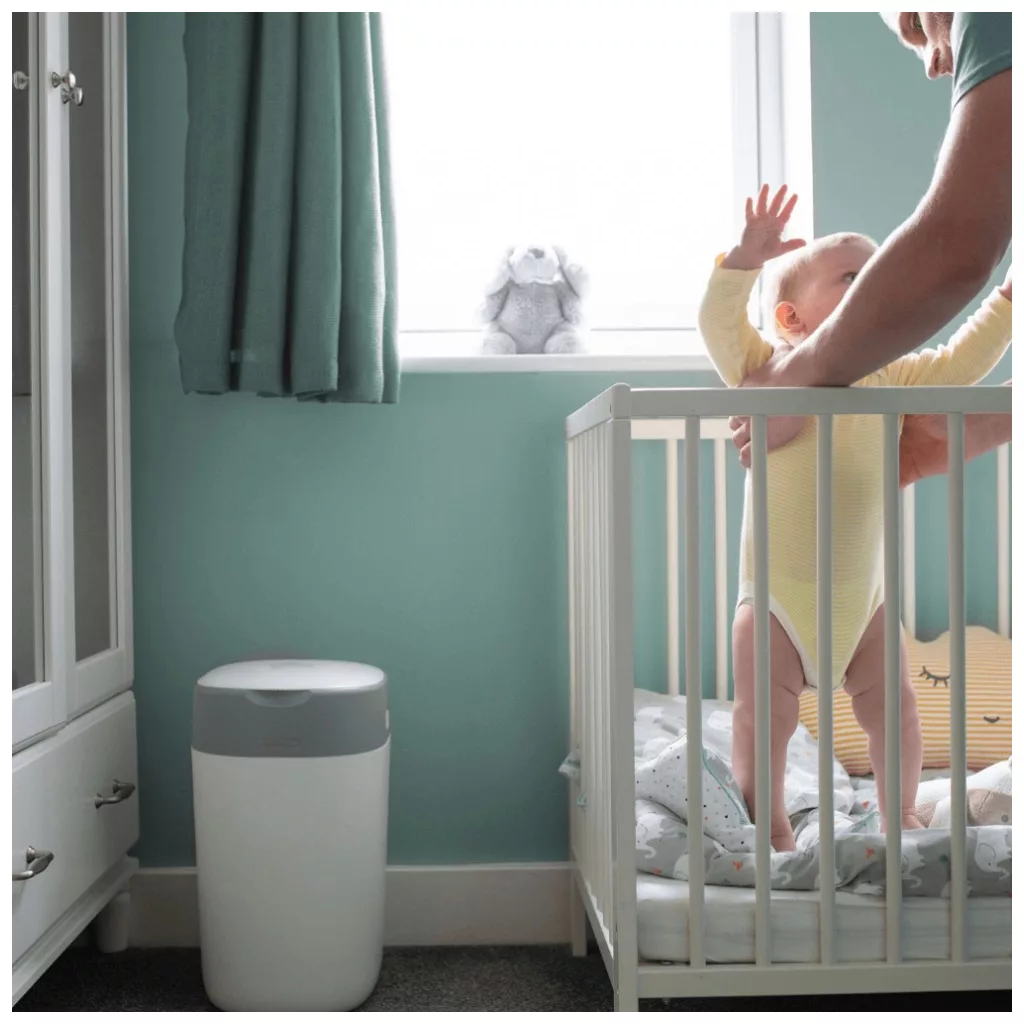 Tommee Tippee Twist&Click ajándék pelenkatároló szemetes + utántöltő (6 db)