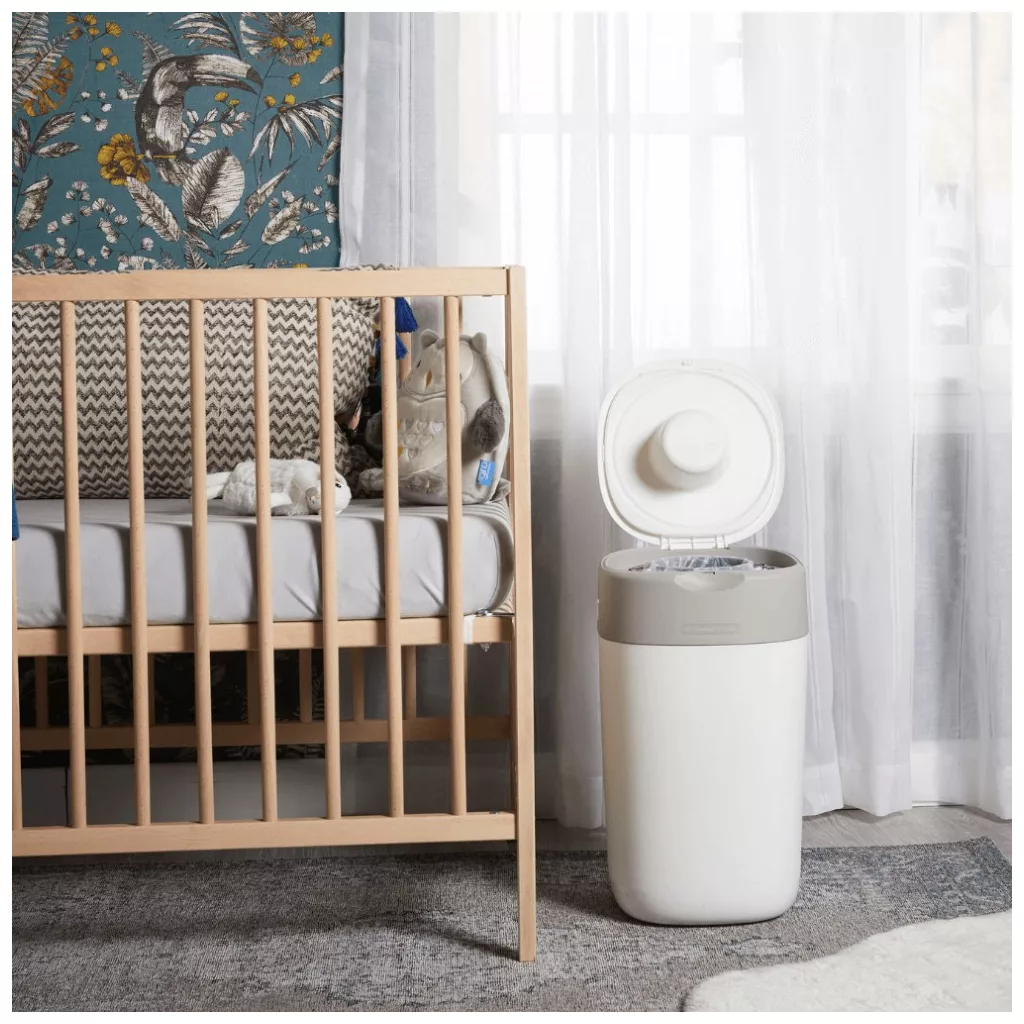 Tommee Tippee Twist&Click ajándék pelenkatároló szemetes + utántöltő (6 db)
