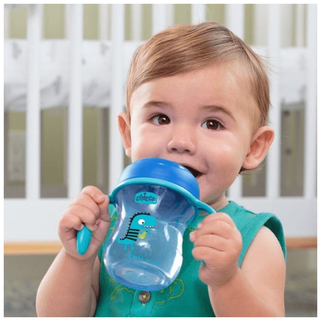 Chicco Training Cup csöpögésmentes, TPE csőrös itatópohár fülekkel 6 hó+ 200 ml (fiús)
