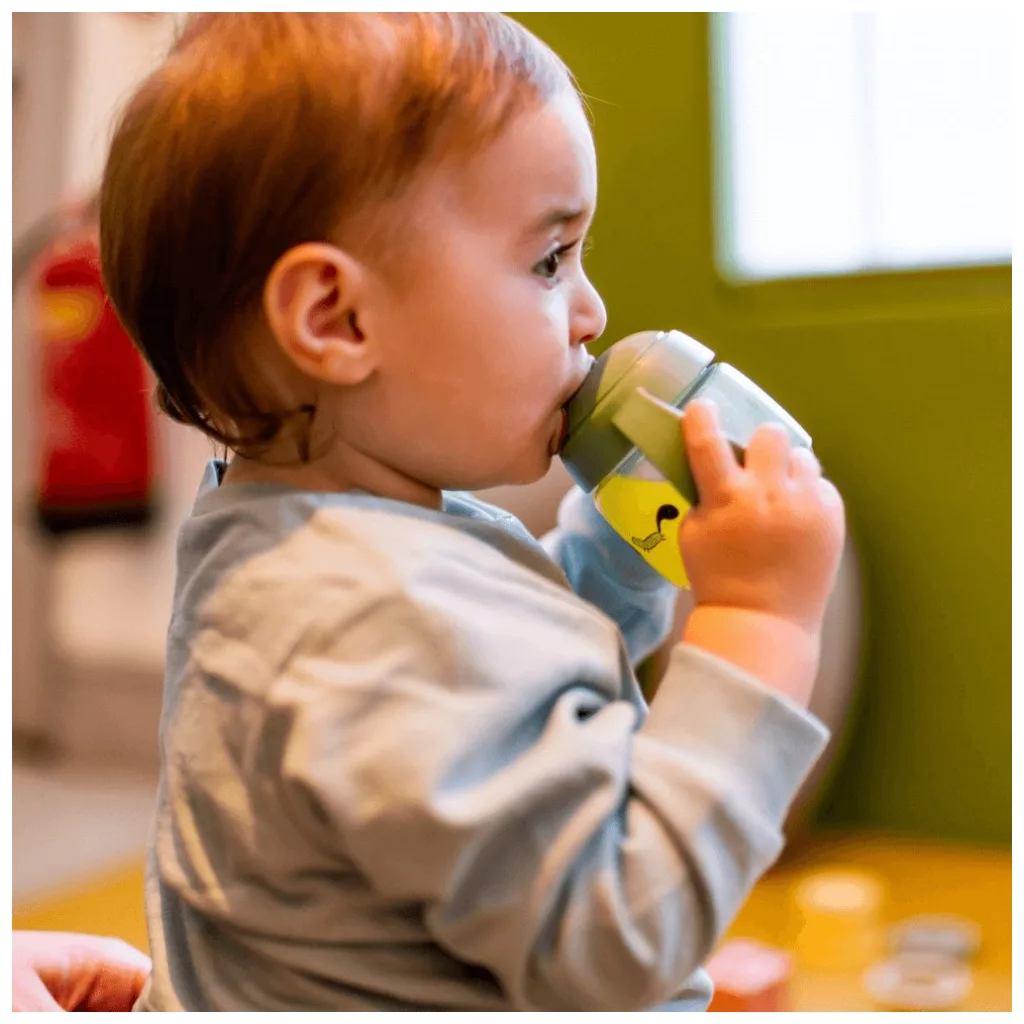Tommee Tippee Superstar weaning sippee csőrös itatópohár 190ml, 4 hó+ (zöld) (1 db)