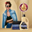 Woolite Keratin Therapy mosószer sötét ruhákhoz 2,7 liter (45 mosás)