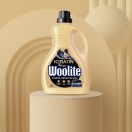 Woolite Keratin Therapy mosószer sötét ruhákhoz 2,7 liter (45 mosás)